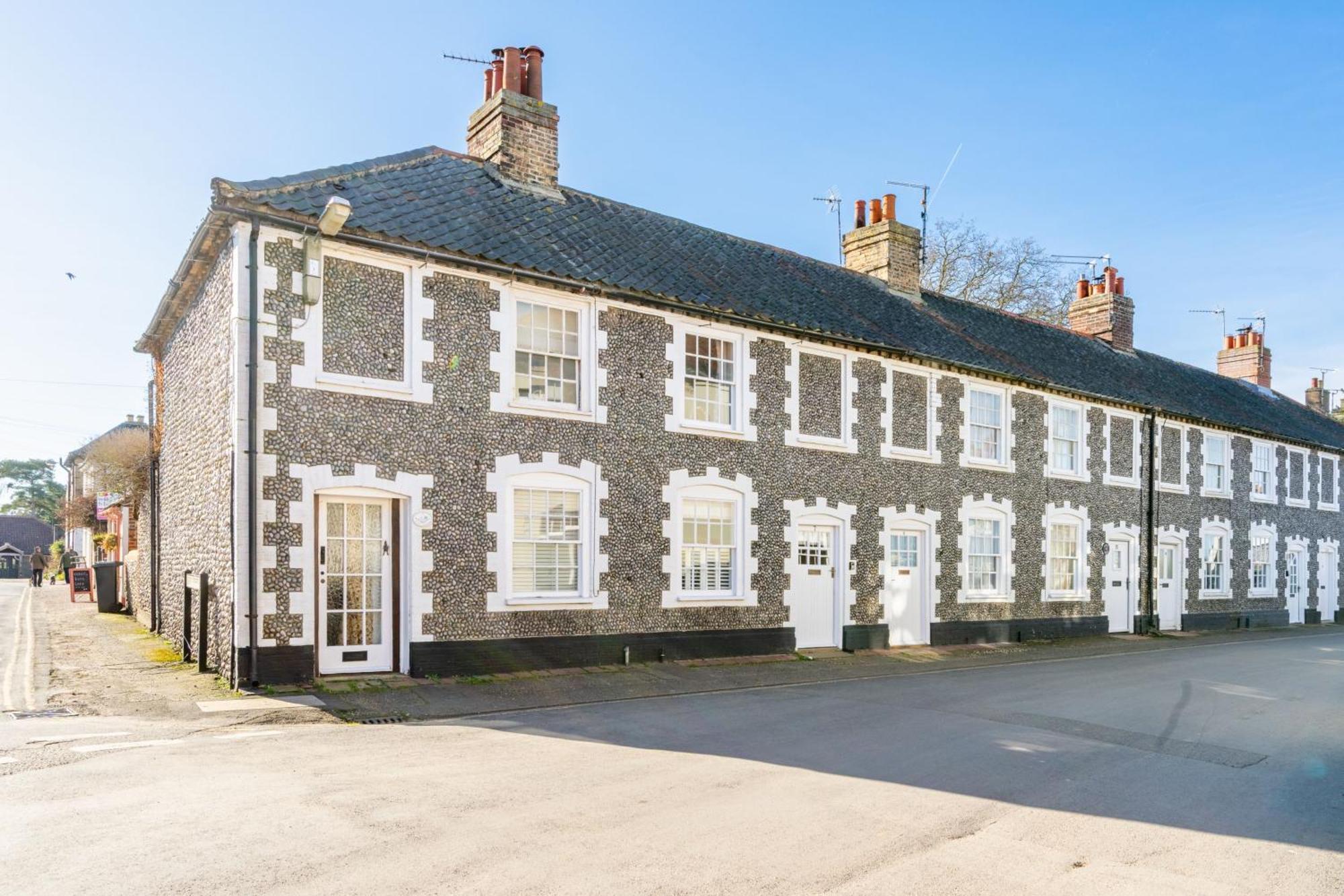 7 Albert Street Holt  Exterior photo