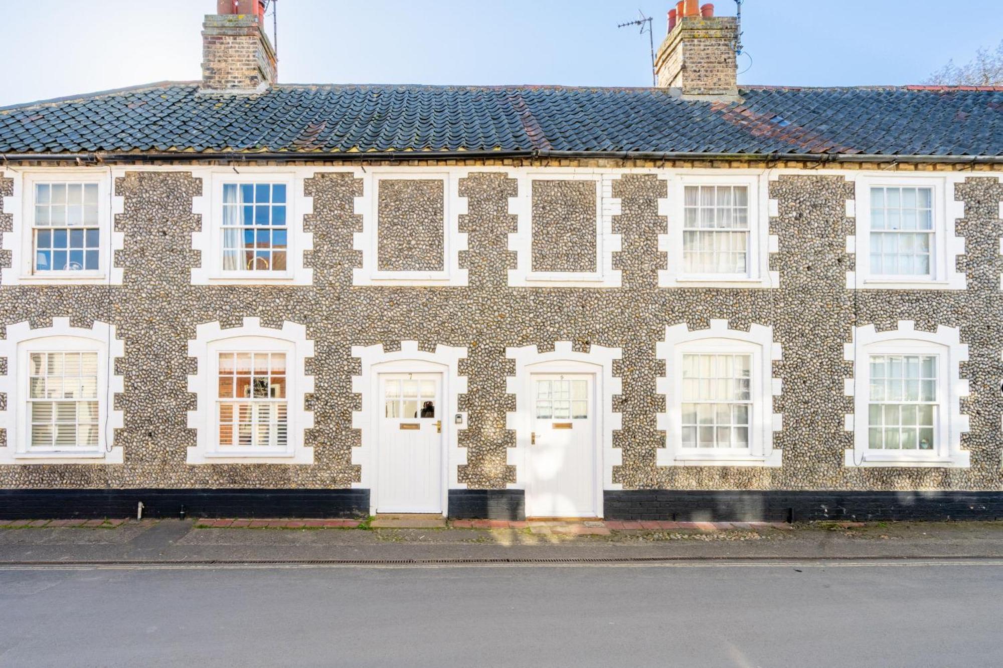 7 Albert Street Holt  Exterior photo